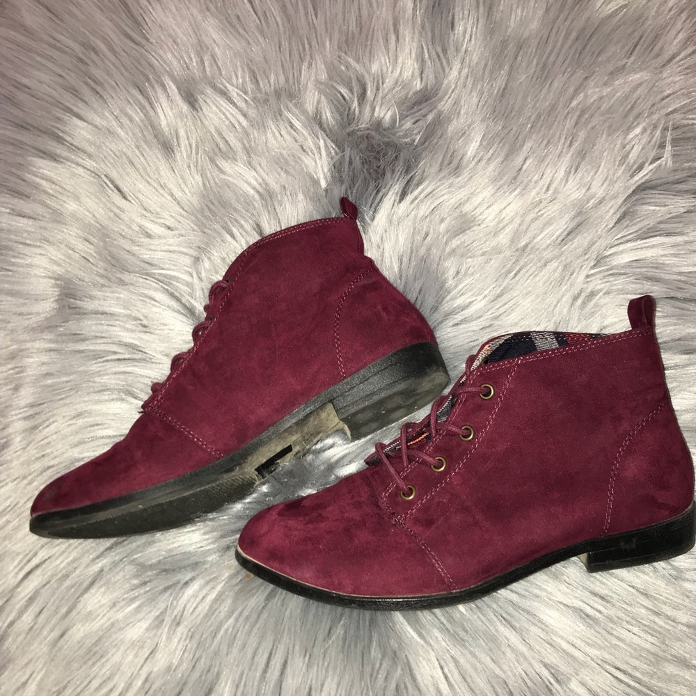 Flat maroon booties